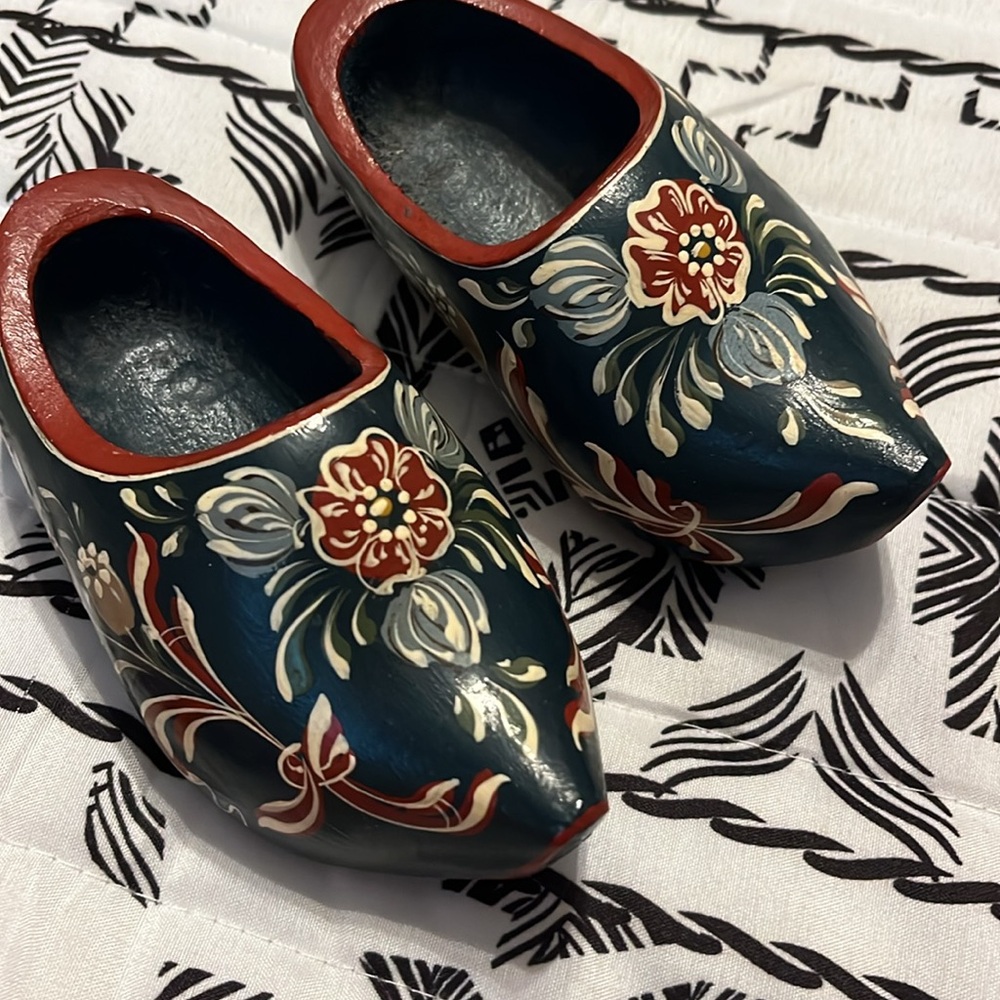 Cute Decorative Painted Wooden Shoes - Picture 3 of 9